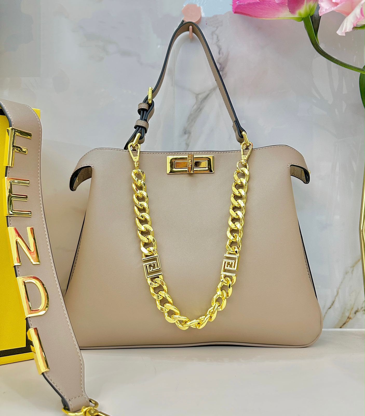 FENDI Peekaboo Style Chain Handbag 33cm A+