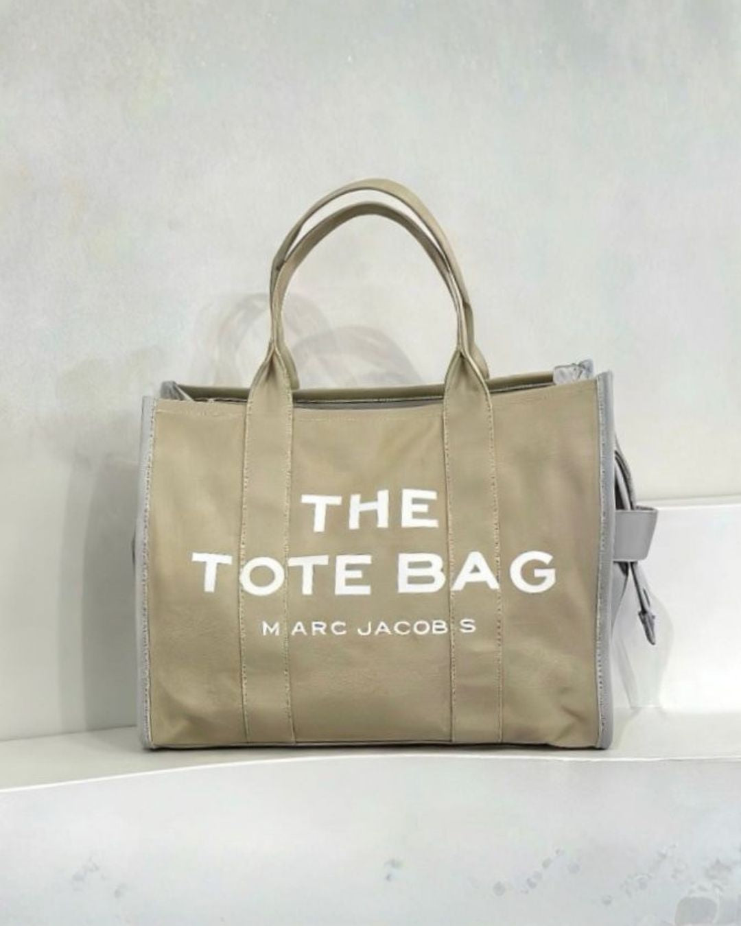 Marc Jacobs The Tote Bag Large 41cm A+