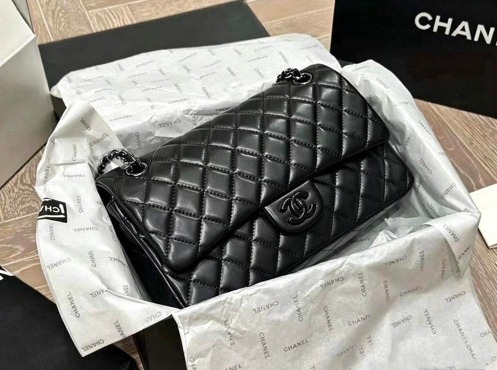 CHANEL Quilted Flap Shoulder Bag — 25 cm | 5 Colors with Box