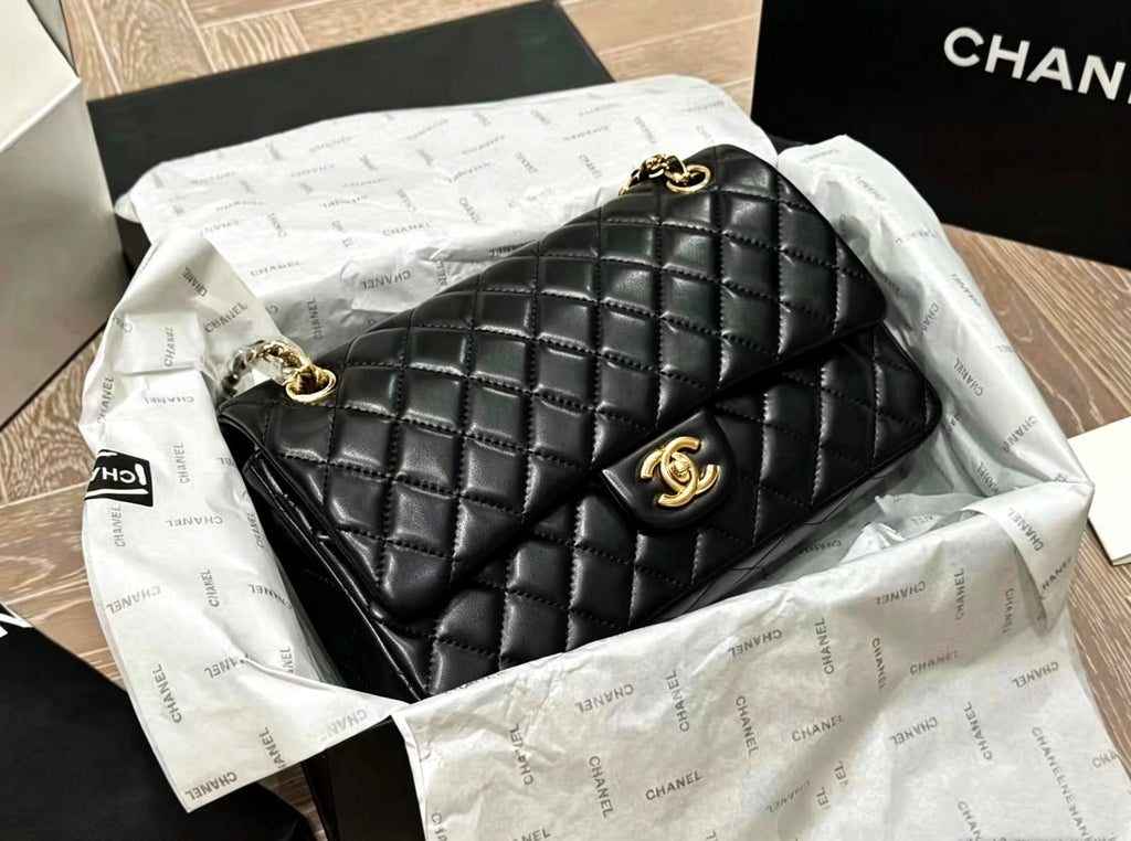 CHANEL Quilted Flap Shoulder Bag — 25 cm | 5 Colors with Box