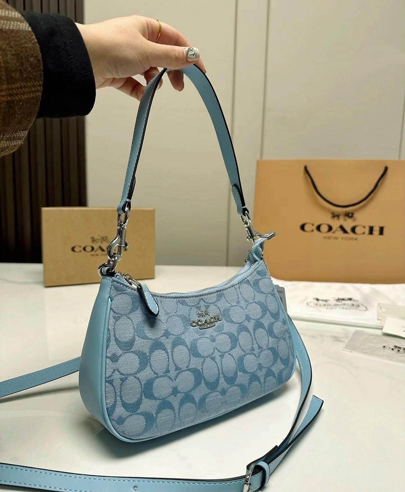 COACH Leather Chain Shoulder Bag 24cm