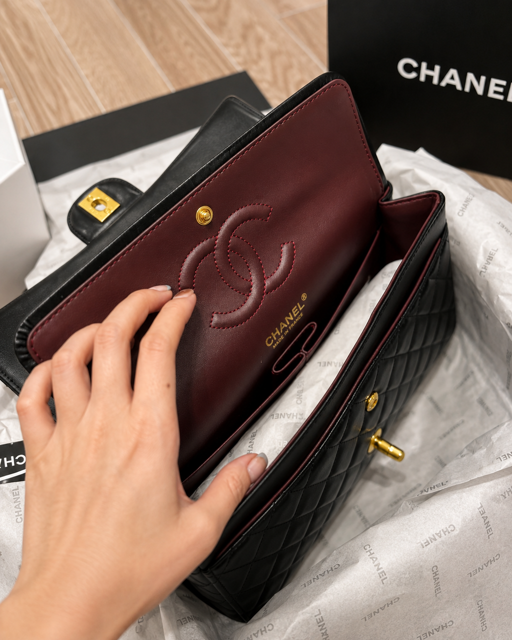 CHANEL Classic Flap Bag 25 cm