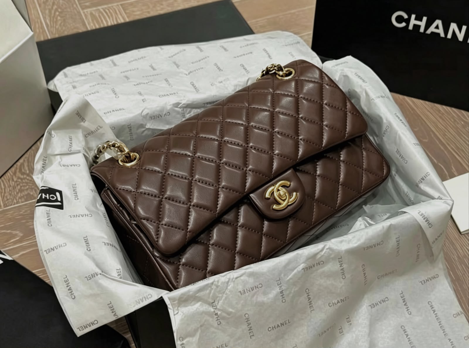 CHANEL Quilted Flap Shoulder Bag — 25 cm | 5 Colors with Box