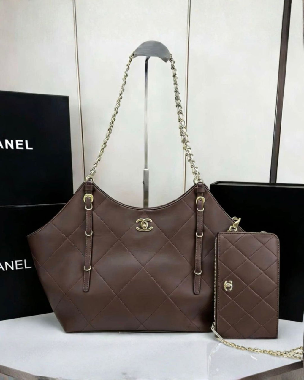 CHANEL Oversized Hobo Tote 52 cm A+