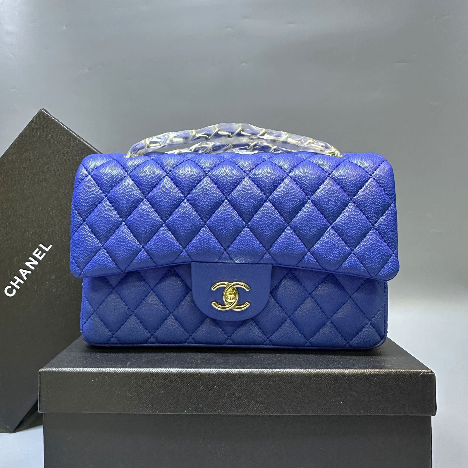 CHANEL Classic Flap Handbag — 26 cm | 16 Colors With Box