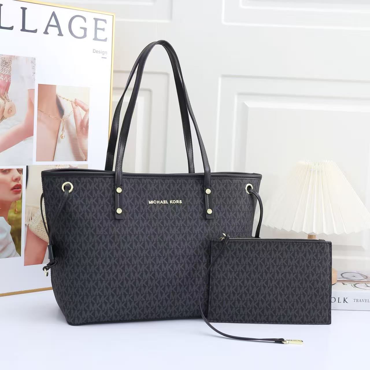 MICHAEL KORS Signature Tote with Pouch 45 cm