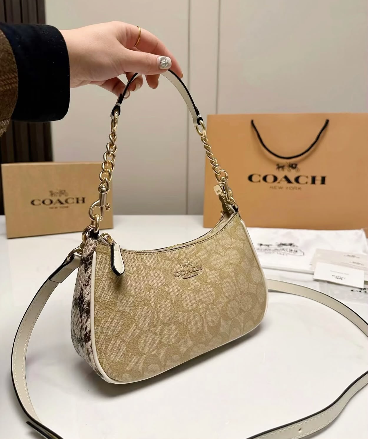 COACH Leather Chain Shoulder Bag 24cm