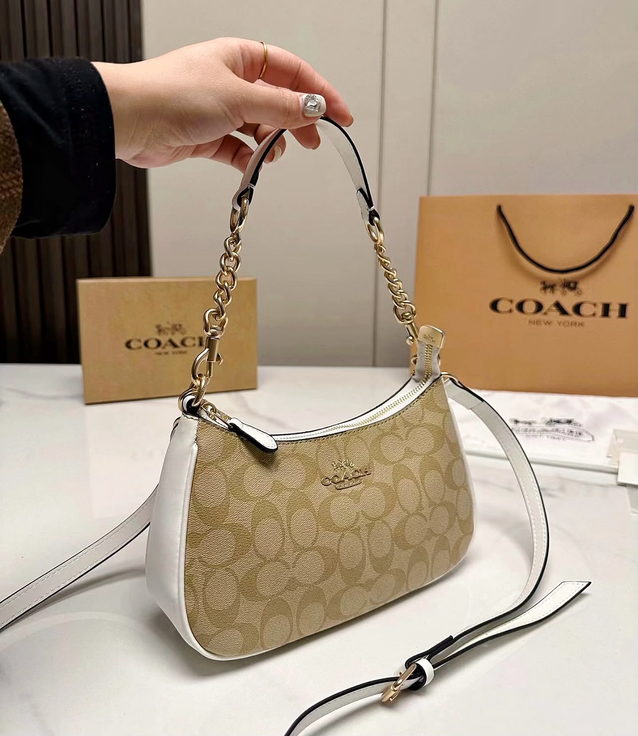 COACH Leather Chain Shoulder Bag 24cm