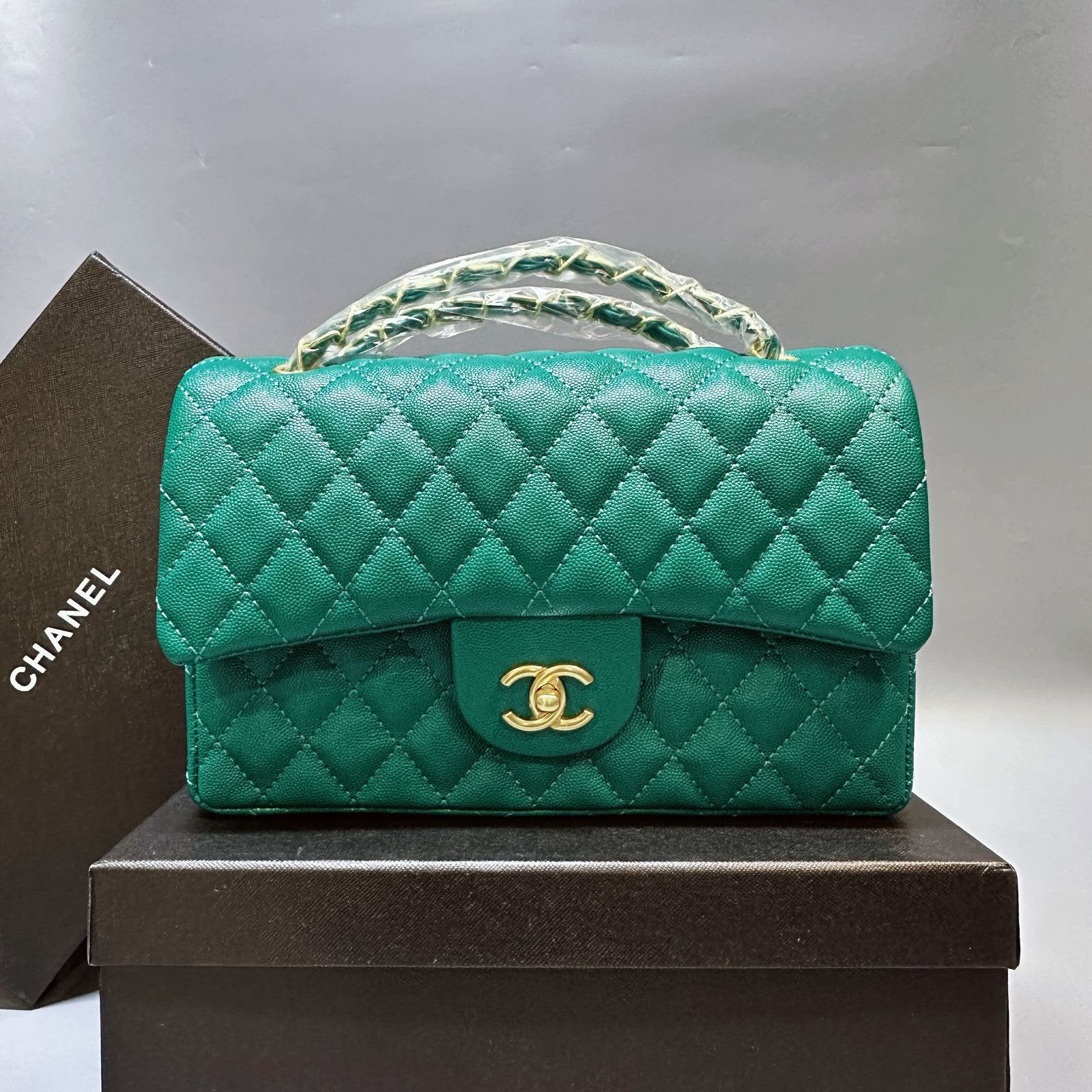 CHANEL Classic Flap Handbag — 26 cm | 16 Colors With Box