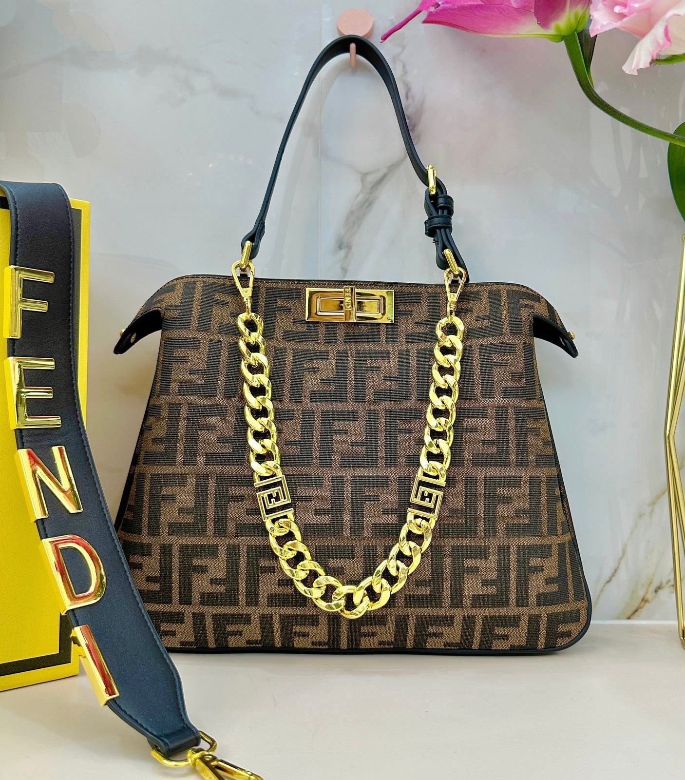FENDI Peekaboo Style Chain Handbag 33cm A+
