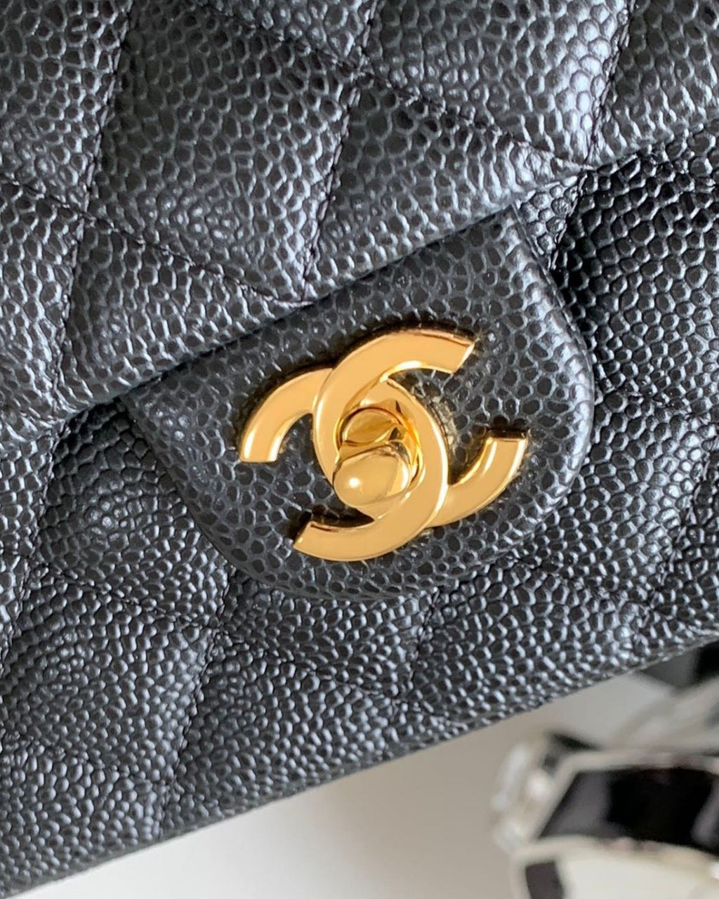 CHANEL Mini Flap 22 cm