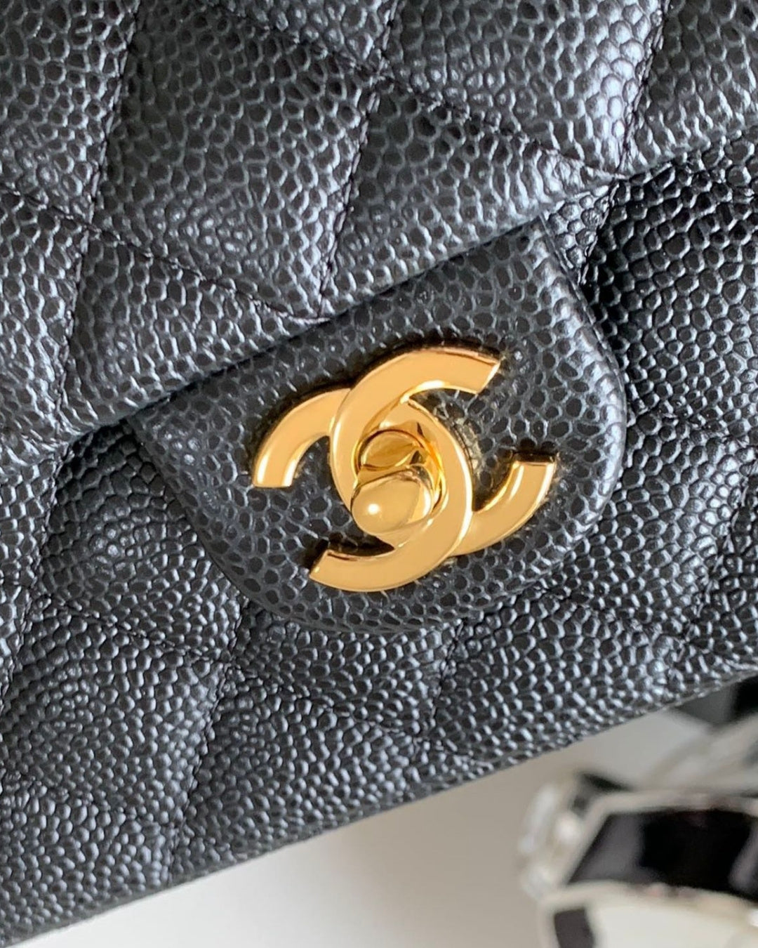 CHANEL Mini Flap 22 cm