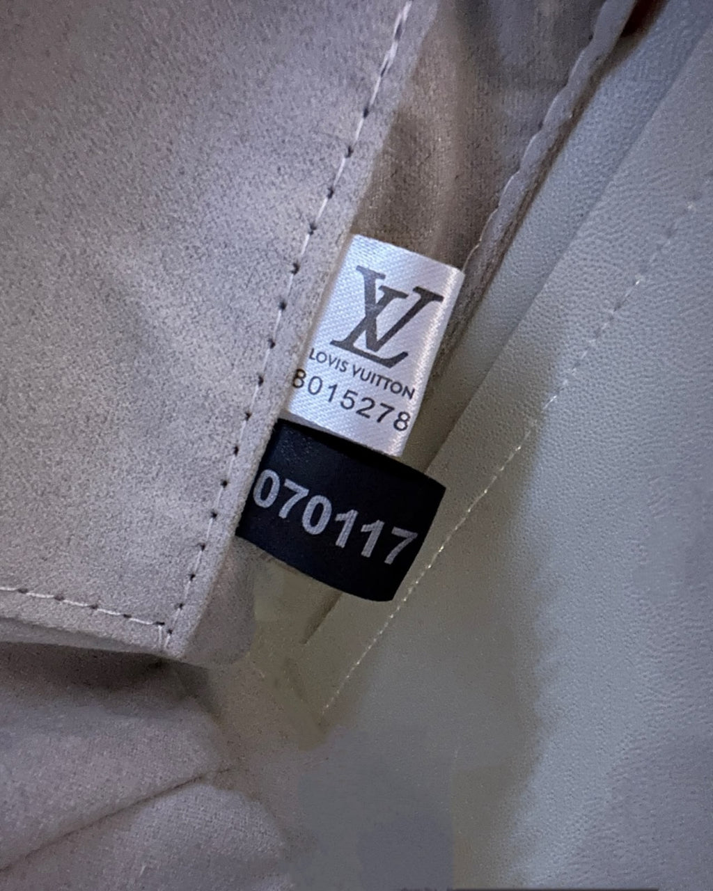LV  Petite Bucket Bag 22cm