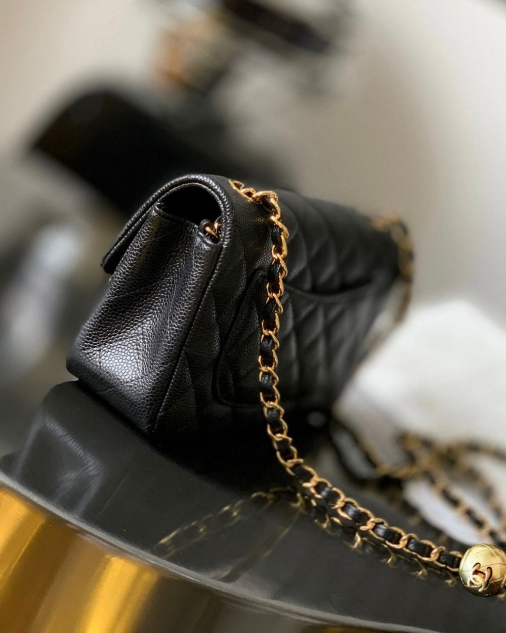 CHANEL Mini Flap 22 cm