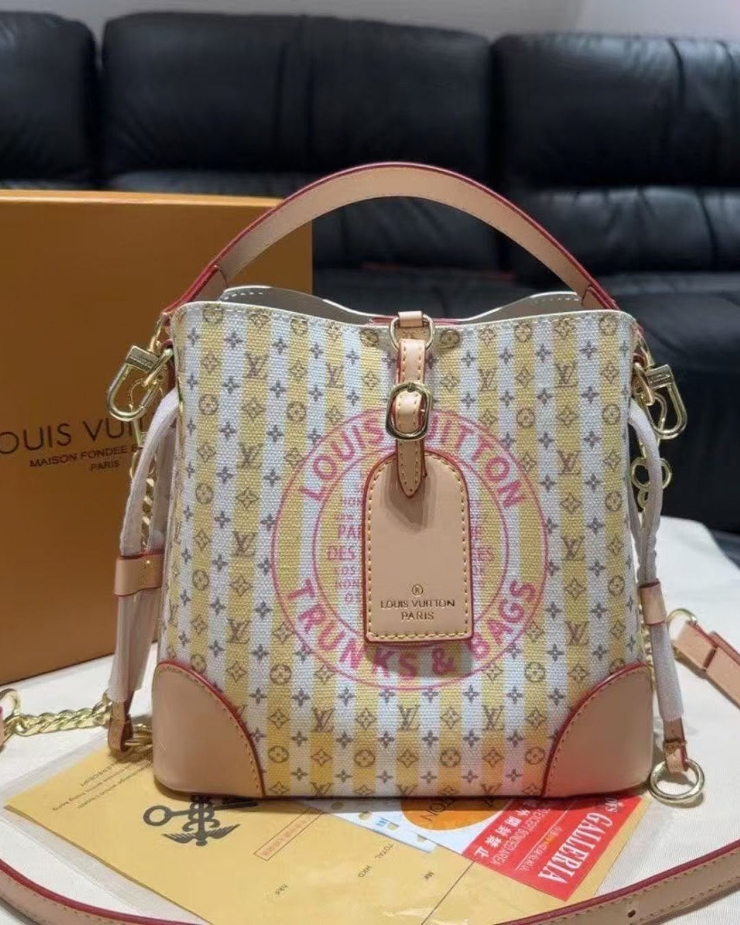 LV  Petite Bucket Bag 22cm