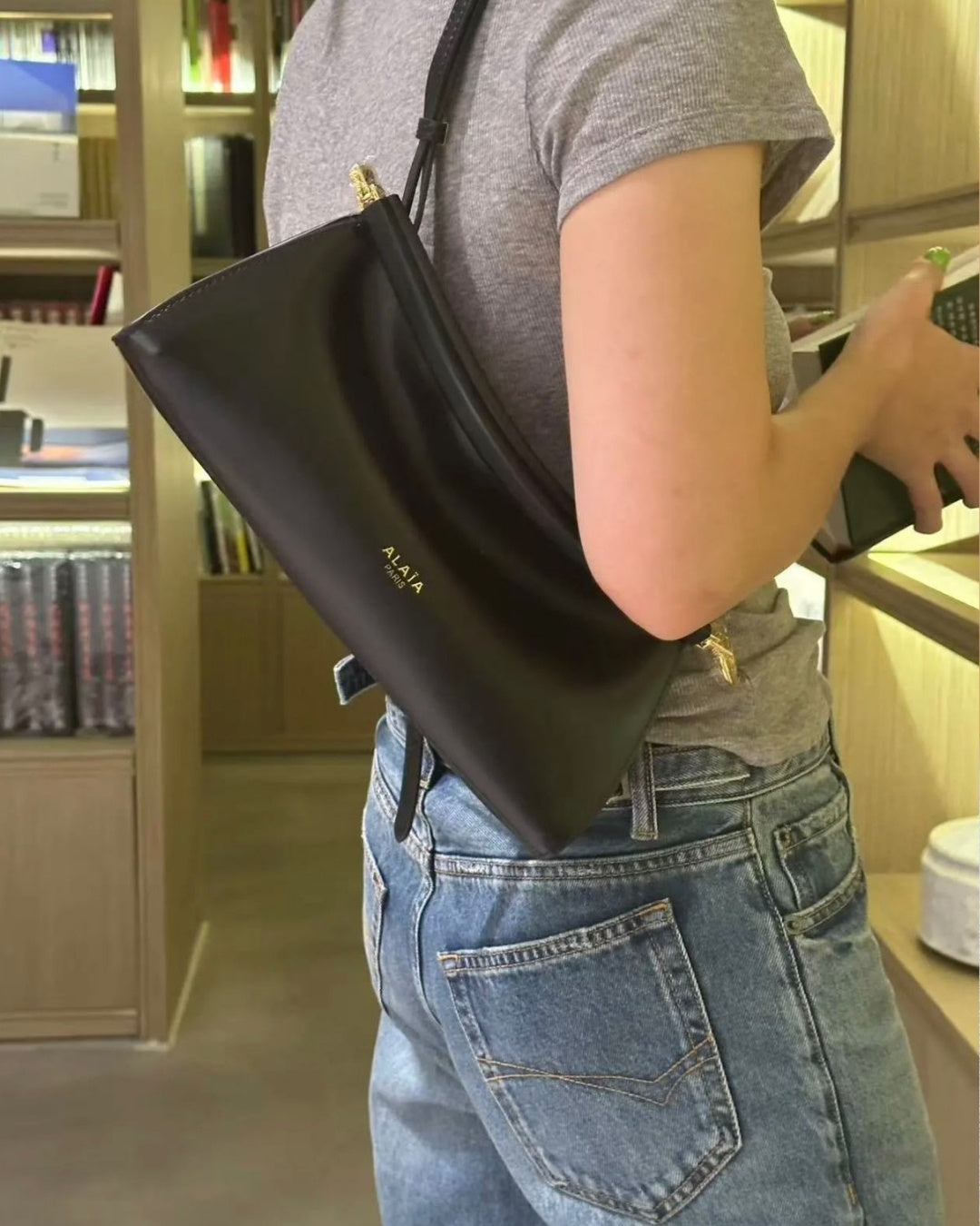 Alaïa Le Teckel Shoulder Bag 30cm A+