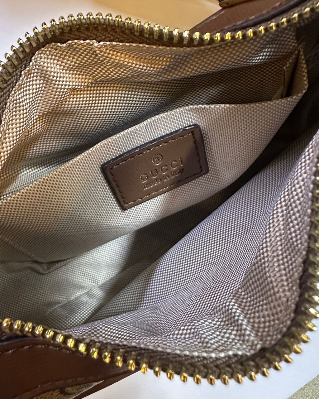 GUCCU GG Half Moon Mini Bag 22cm