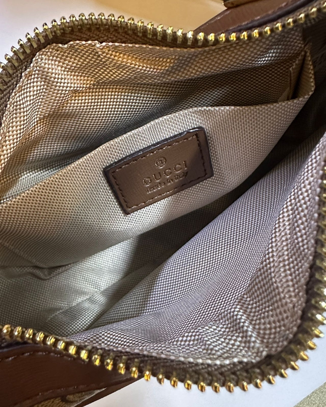 GUCCU GG Half Moon Mini Bag 22cm