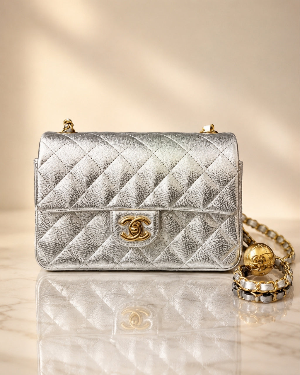 CHANEL Mini Flap 22 cm