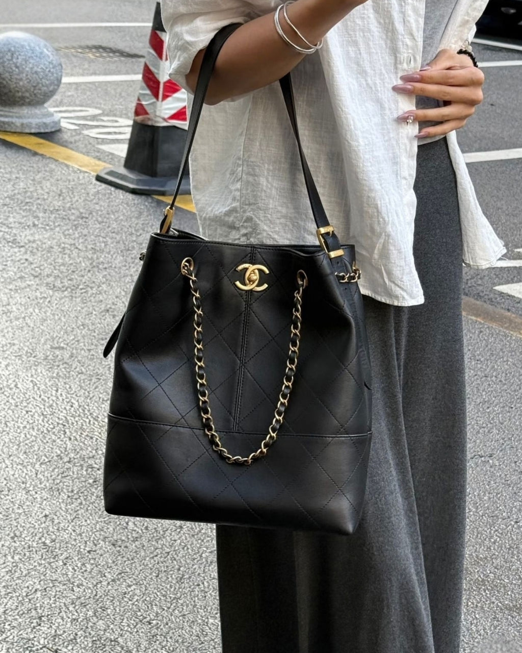 CHANEL Quilted Chain Shoulder Bag 33cm