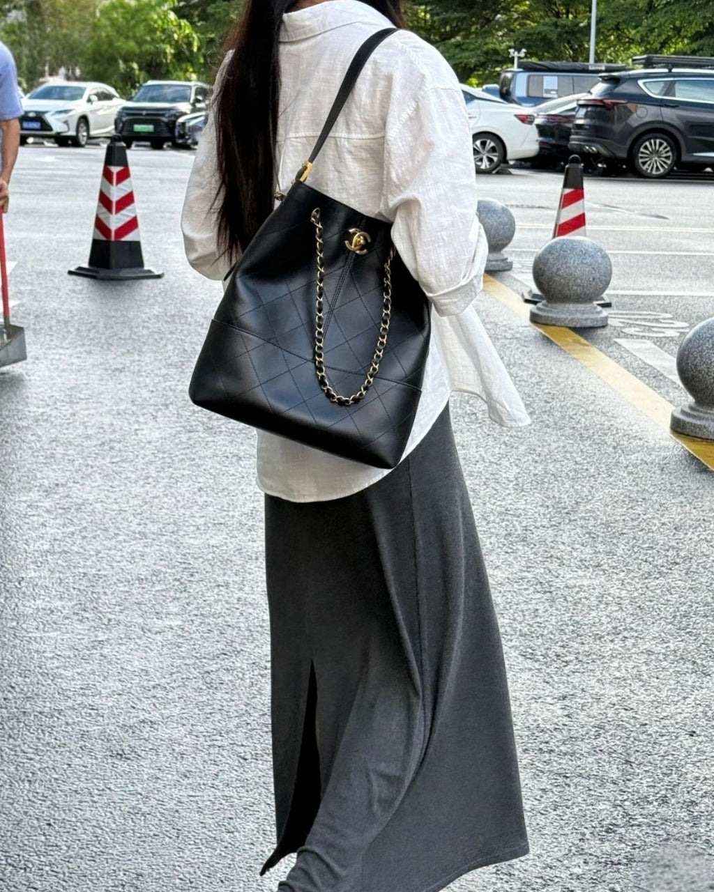 CHANEL Quilted Chain Shoulder Bag 33cm