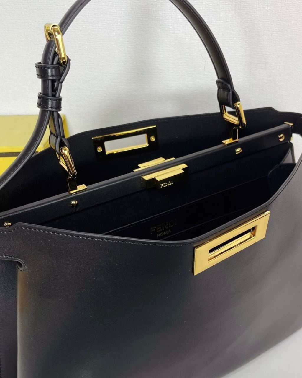 FENDI Peekaboo Style Chain Handbag 33cm A+
