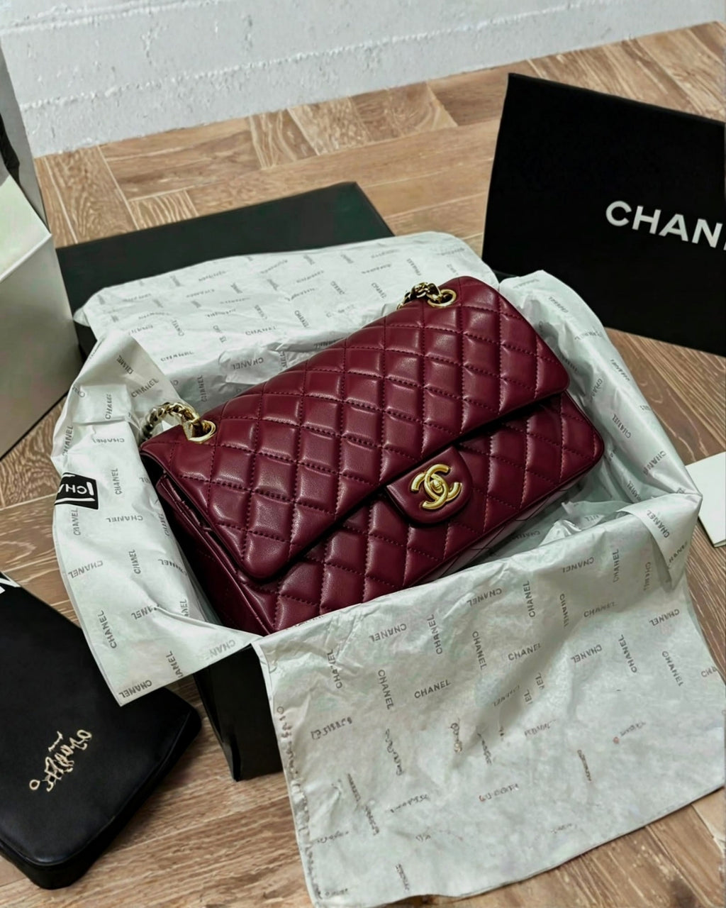 CHANEL Classic Flap Bag 25 cm