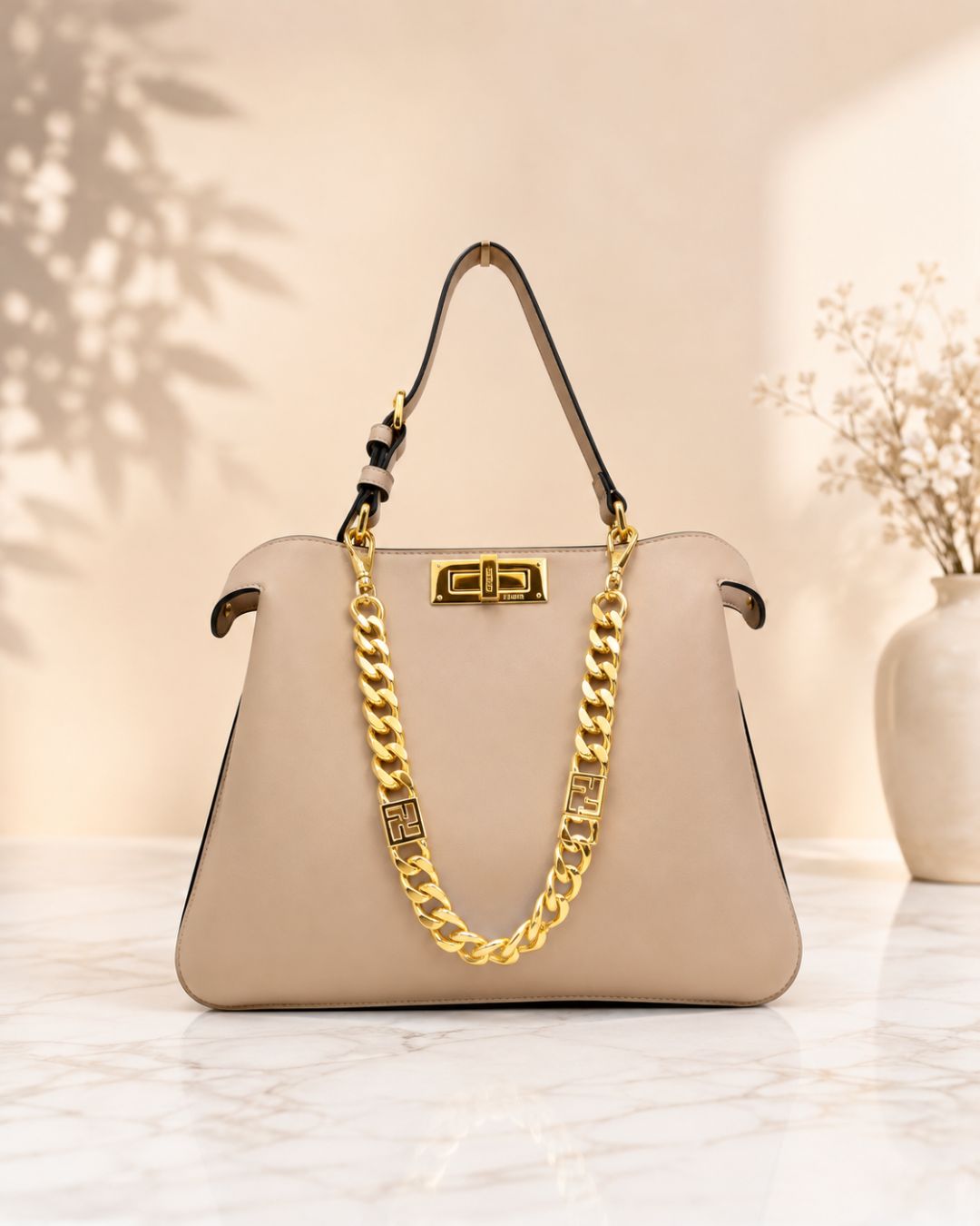 FENDI Peekaboo Style Chain Handbag 33cm A+