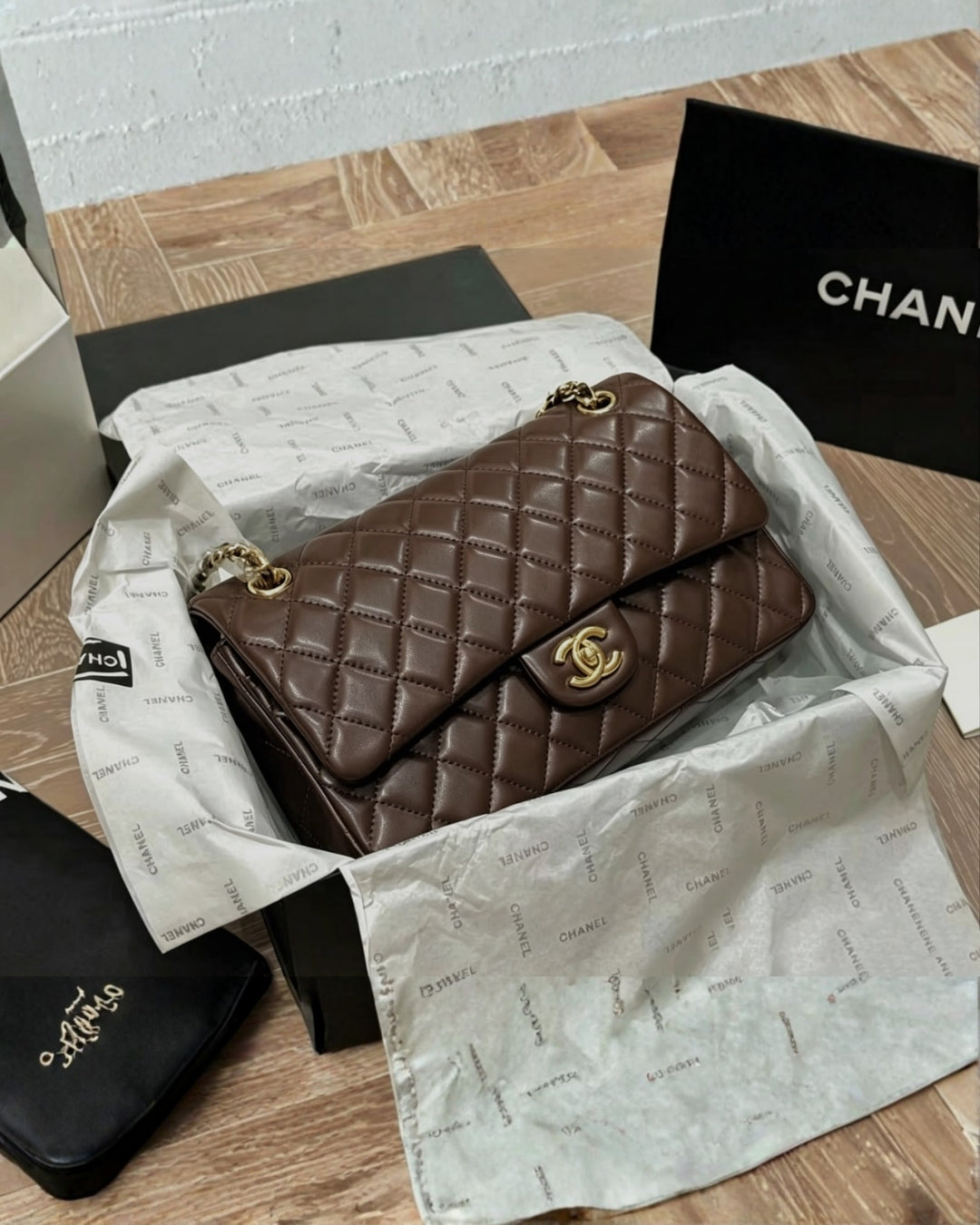 CHANEL Classic Flap Bag 25 cm