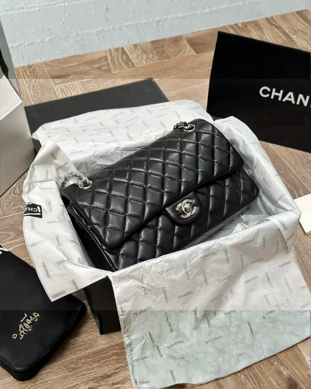 CHANEL Classic Flap Bag 25 cm