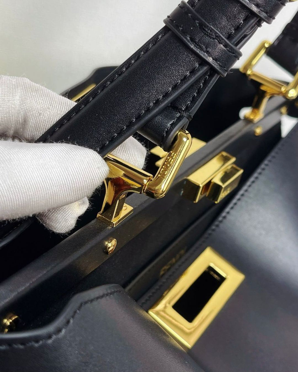 FENDI Peekaboo Style Chain Handbag 33cm A+