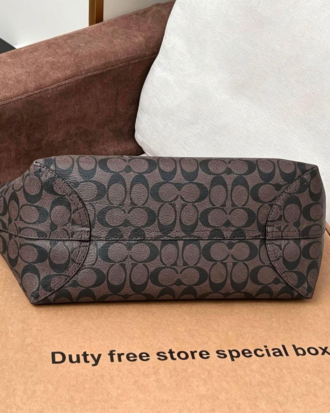 COACH Signature Tote with Pouch 43 cm