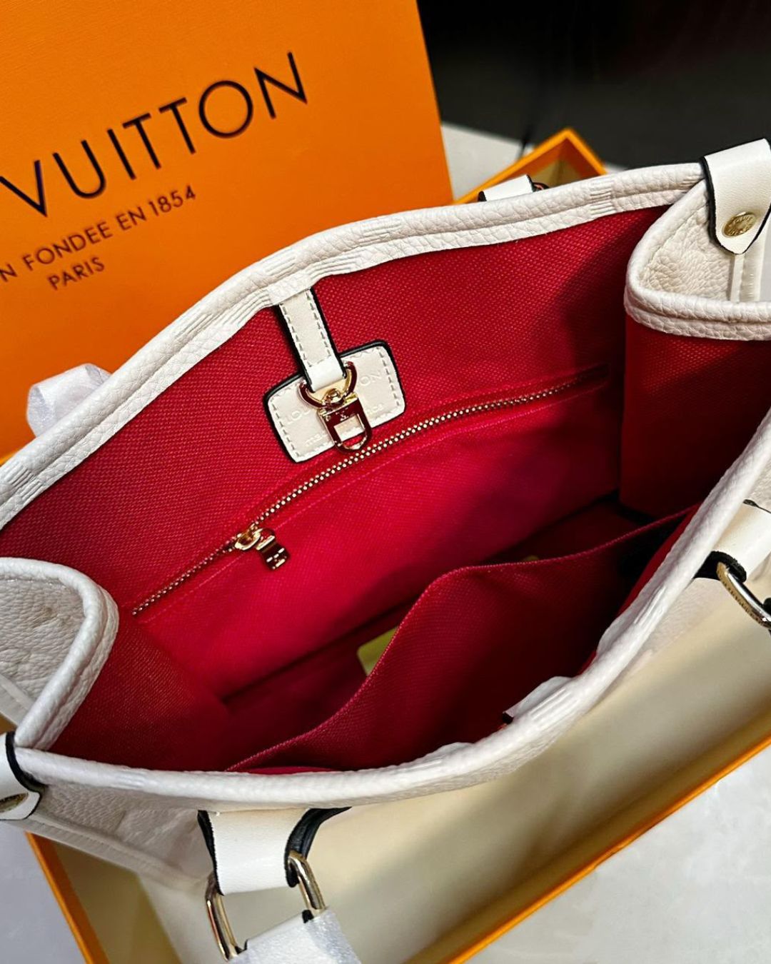 LV OnTheGo Embossed 27cm Tote