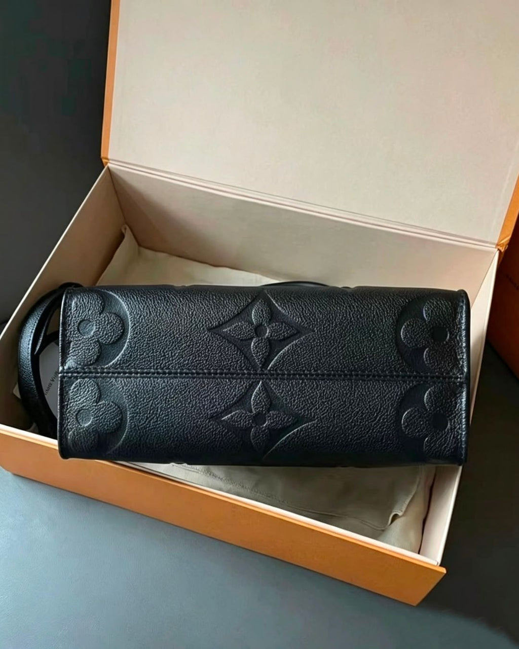LV OnTheGo Embossed 27cm Tote