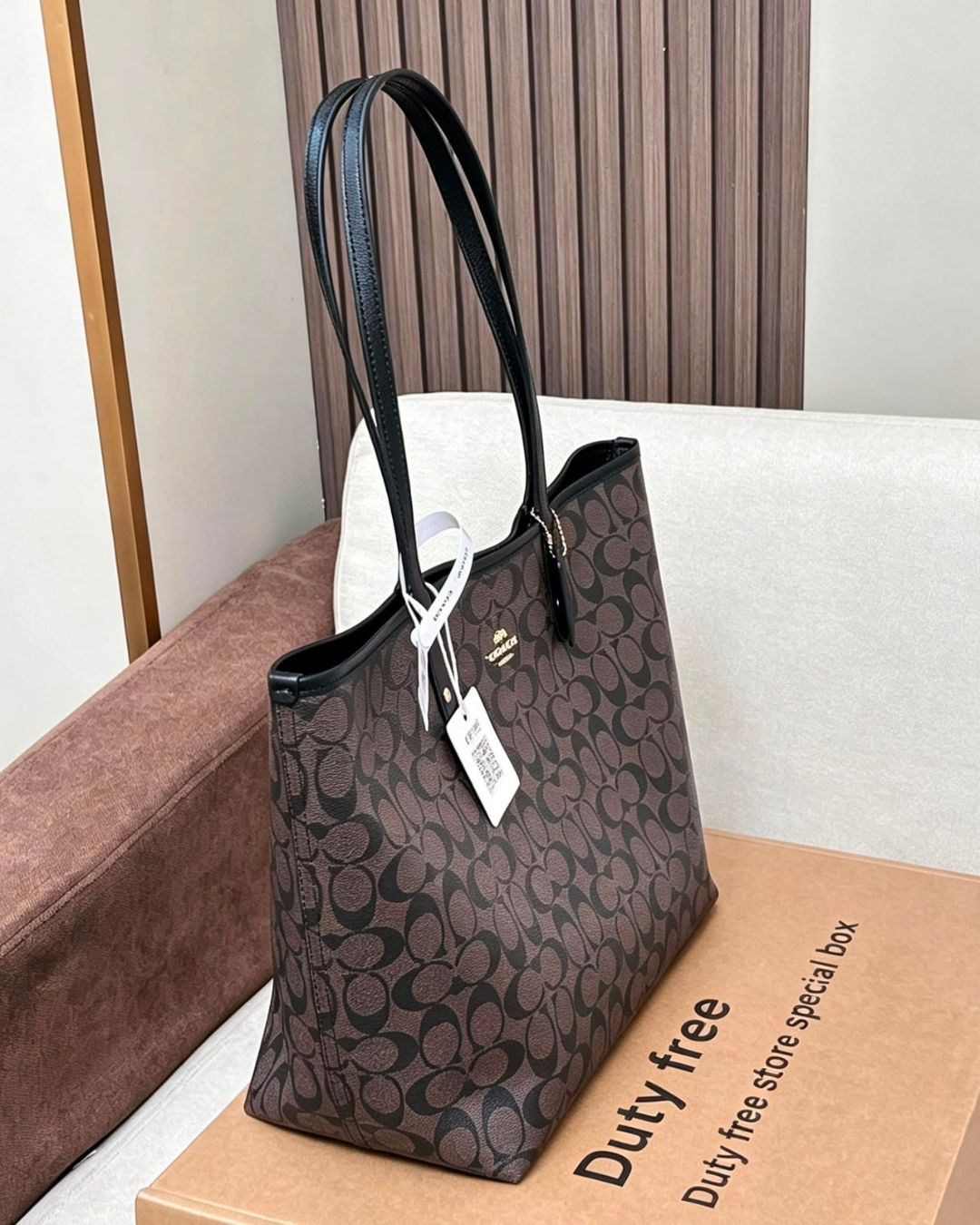 COACH Signature Tote with Pouch 43 cm