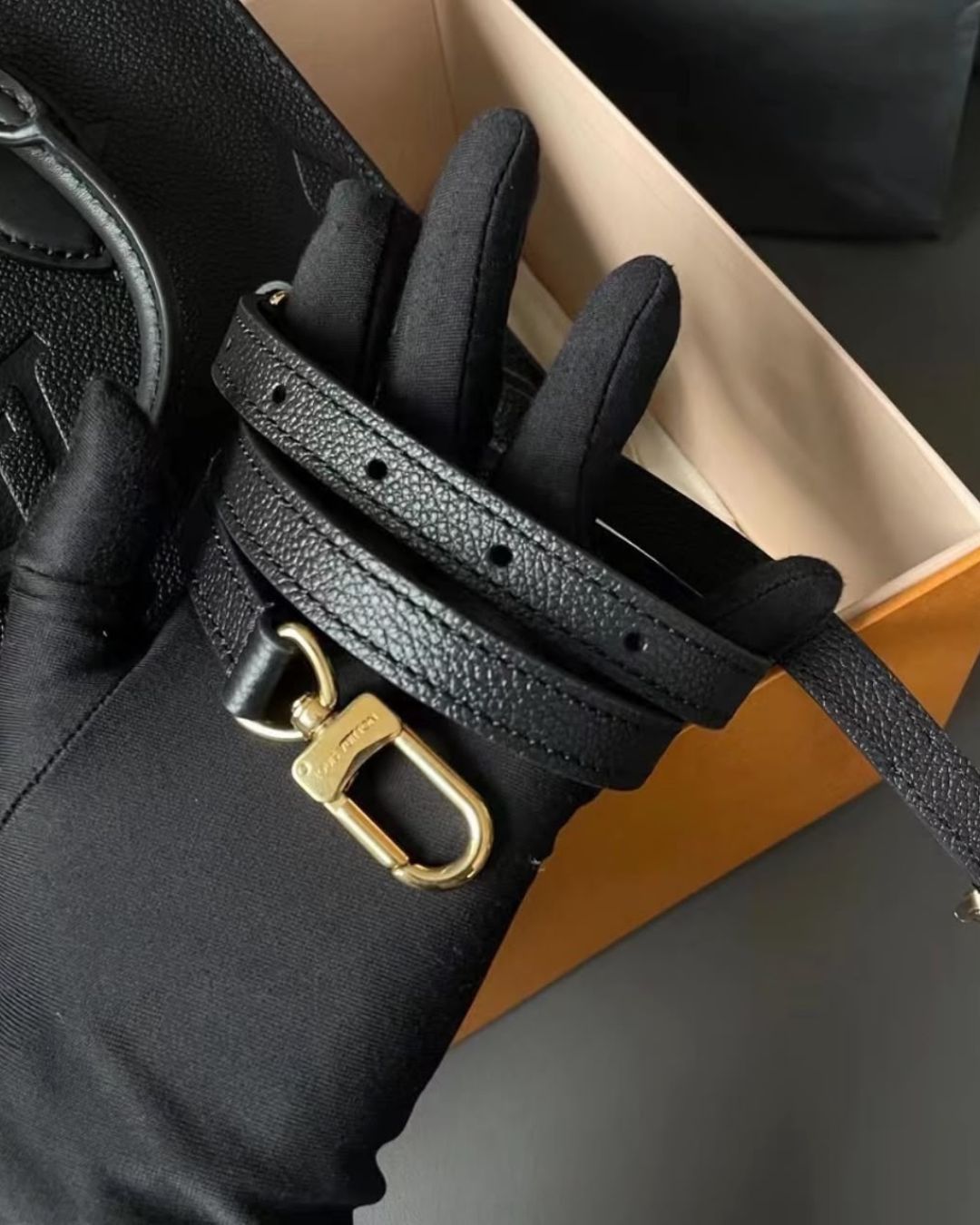 LV OnTheGo Embossed 27cm Tote