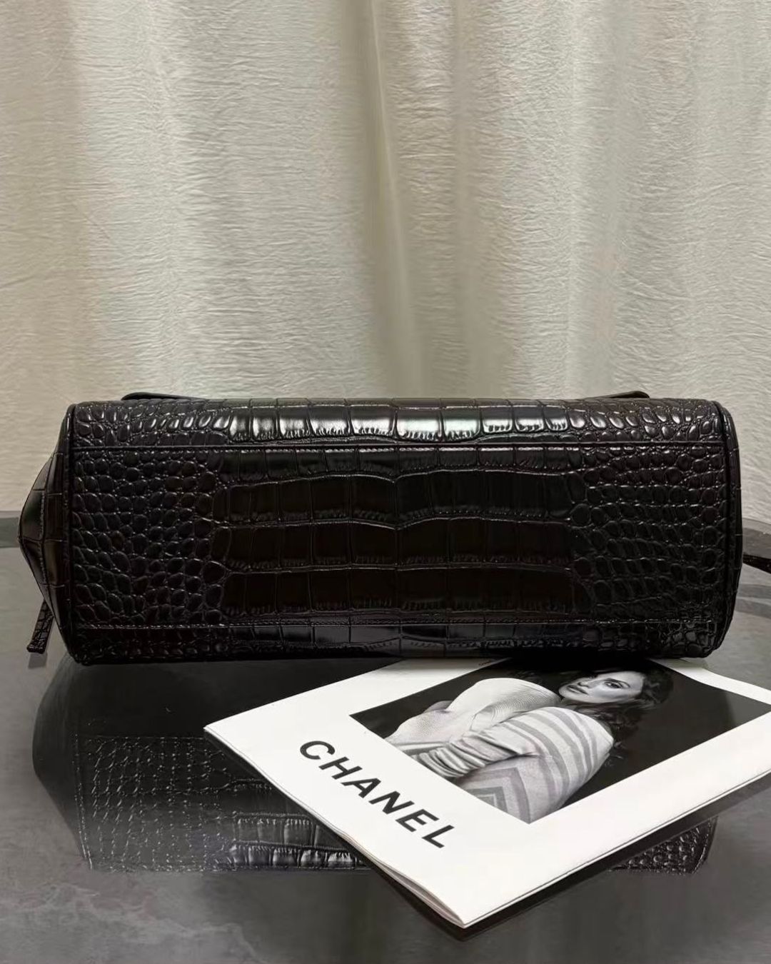 CHANEL Croc Tote 38 cm Master