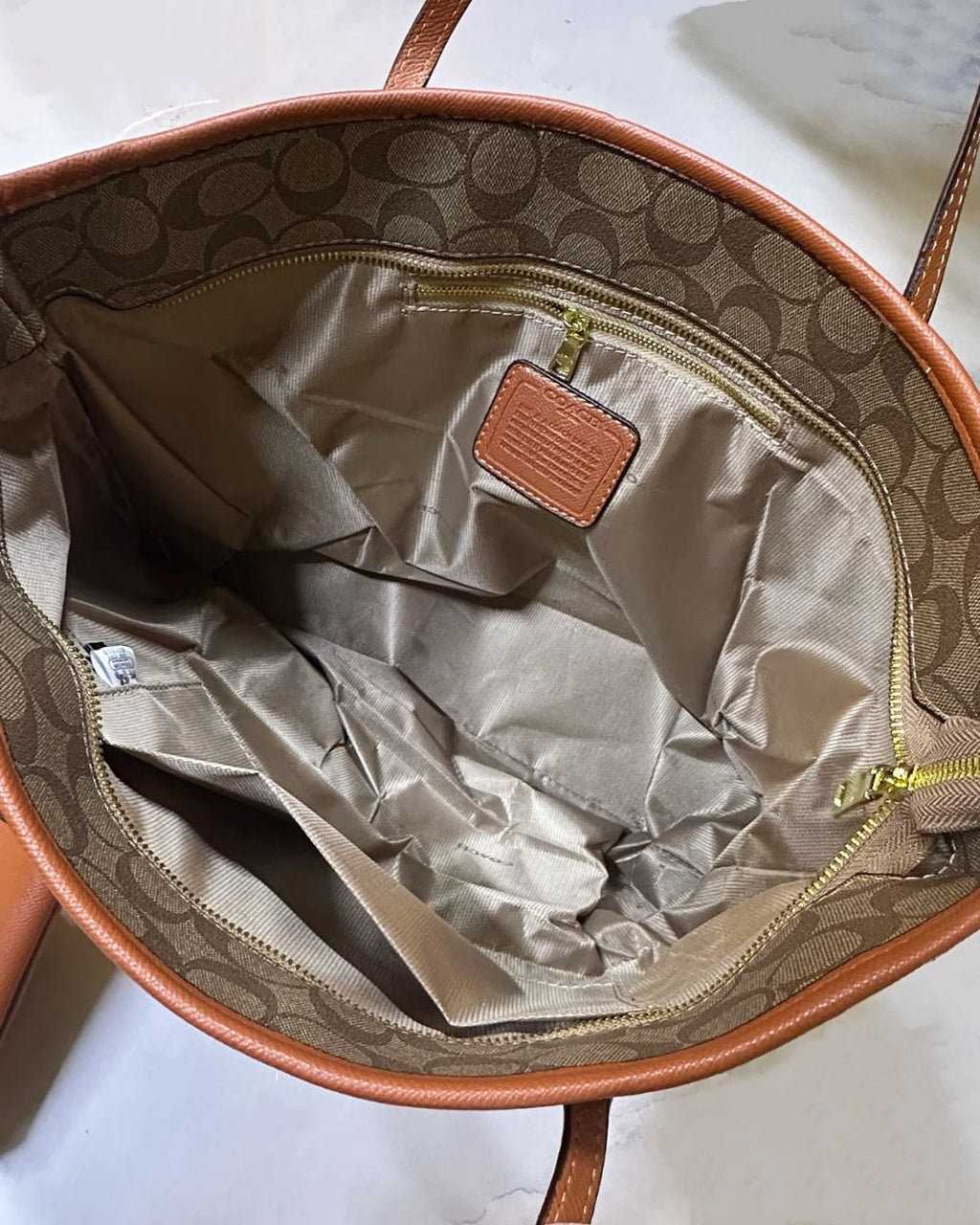 COACH Signature Tote with Pouch 43 cm