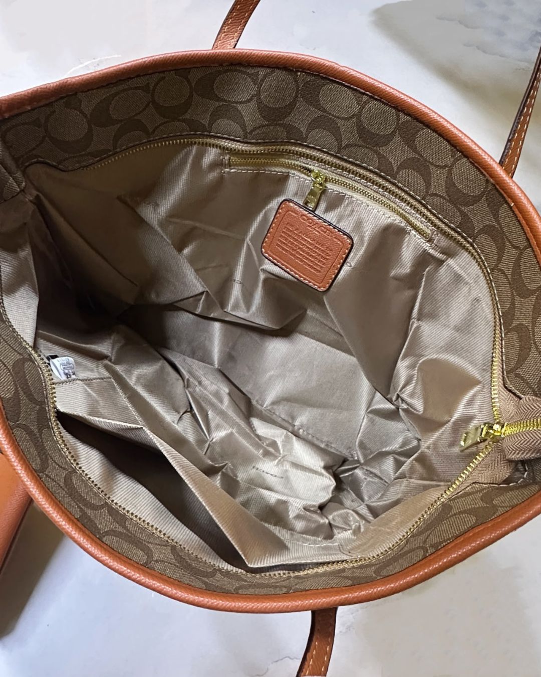 COACH Signature Tote with Pouch 43 cm