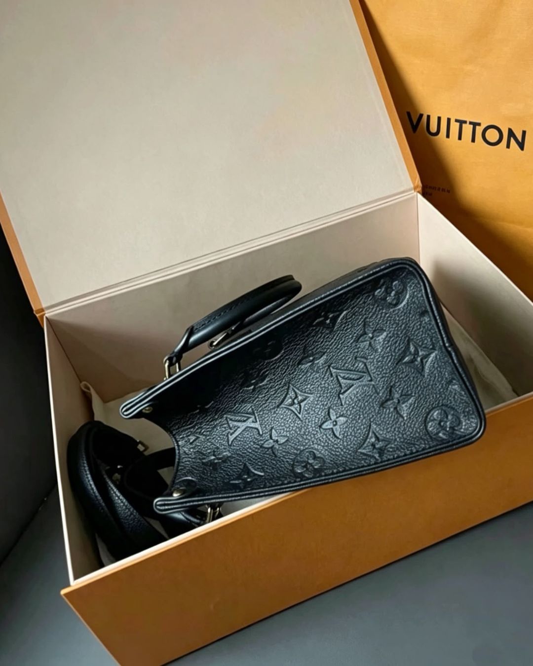 LV OnTheGo Embossed 27cm Tote
