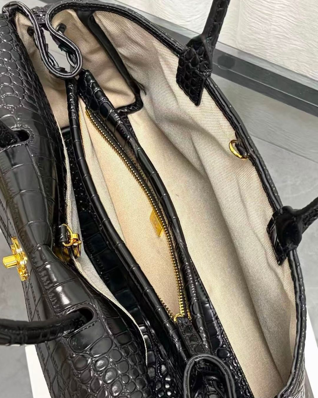 CHANEL Croc Tote 38 cm Master
