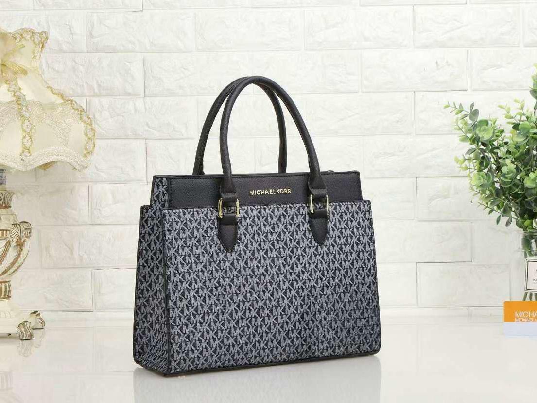Michael Kors Hope MK Signature Tote — 32 cm | 3 Colors Without Box