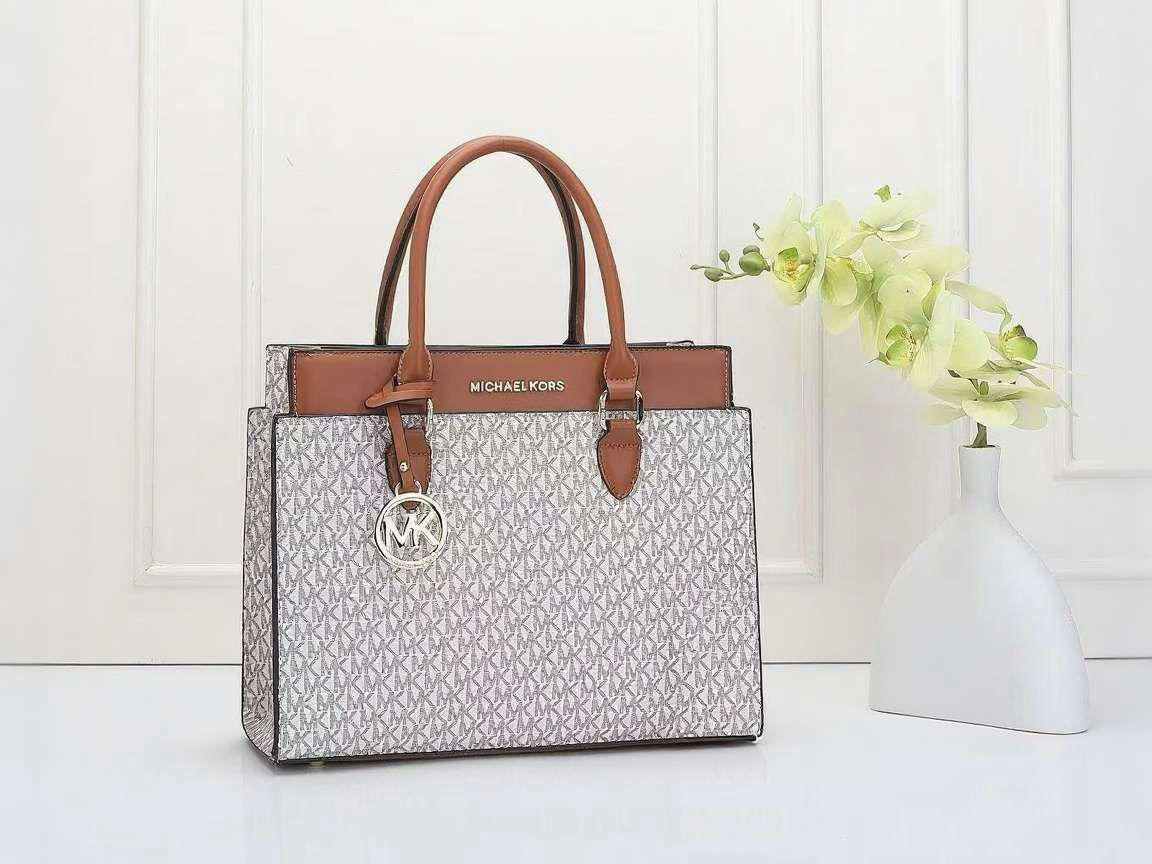 Michael Kors Hope MK Signature Tote — 32 cm | 3 Colors Without Box