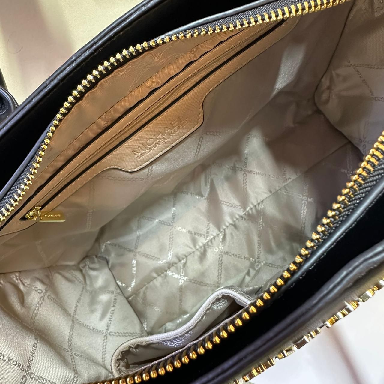 Michael Kors Hope MK Signature Tote — 32 cm | 3 Colors Without Box