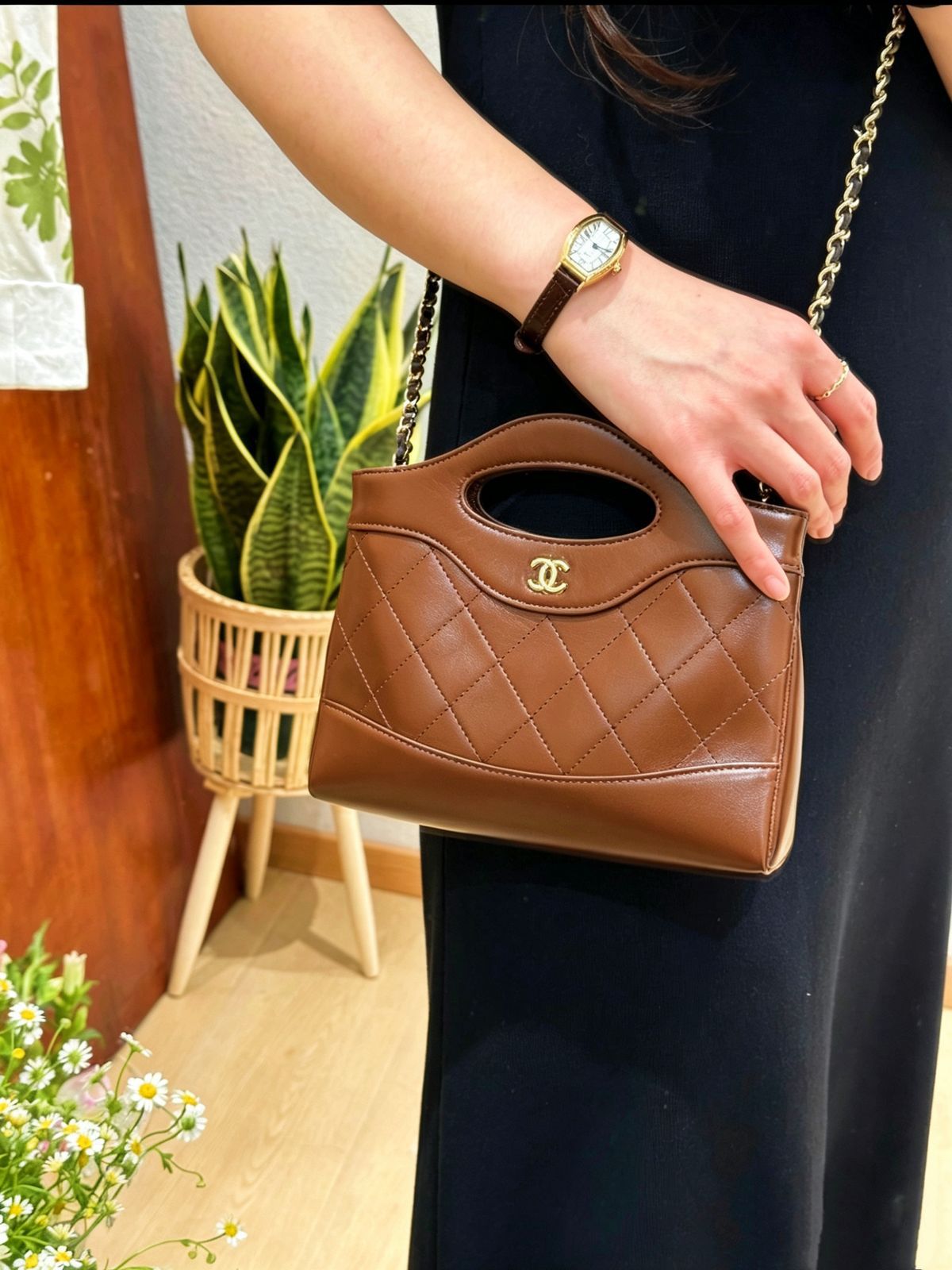 Chanel Quilted Hobo Bag With Box — Caviar Leather | 21 cm | 8 Colors