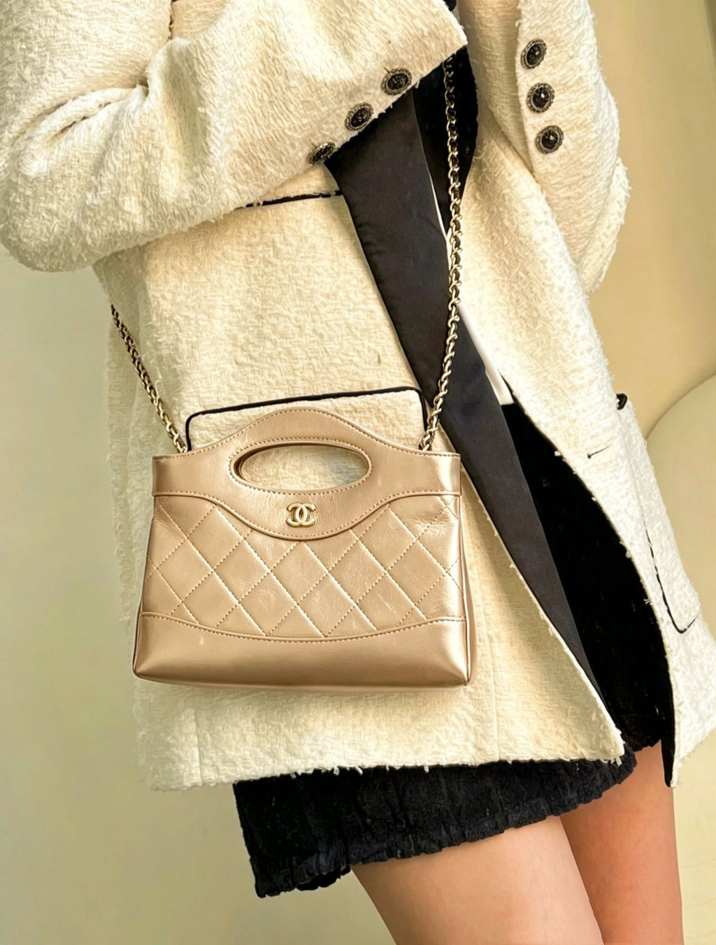 Chanel Quilted Hobo Bag With Box — Caviar Leather | 21 cm | 8 Colors