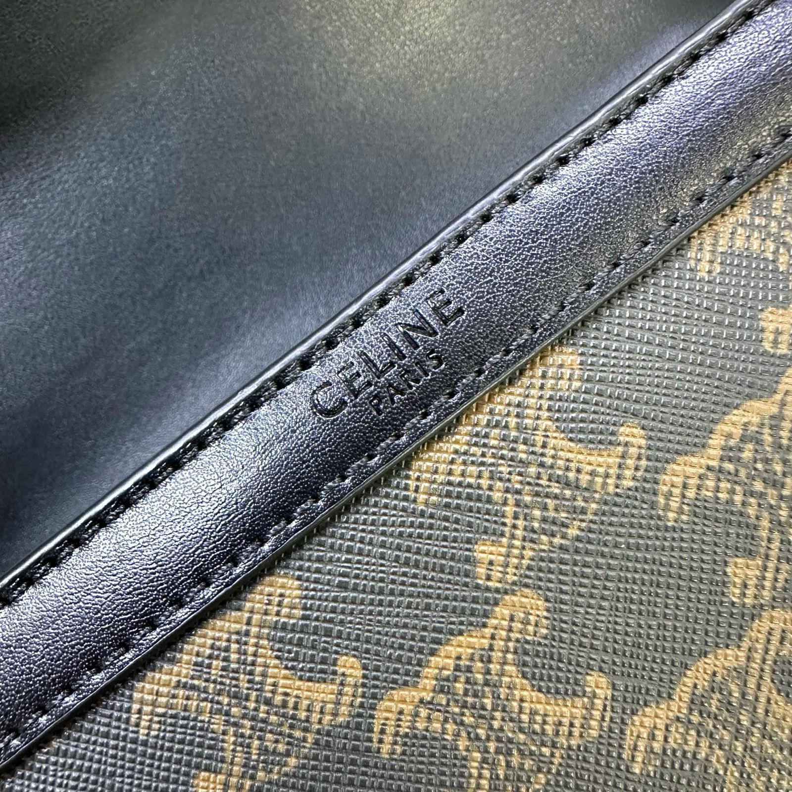 CELINE TRIOMPHE SHOULDER BAG — 22 cm | 2 Colors With Box