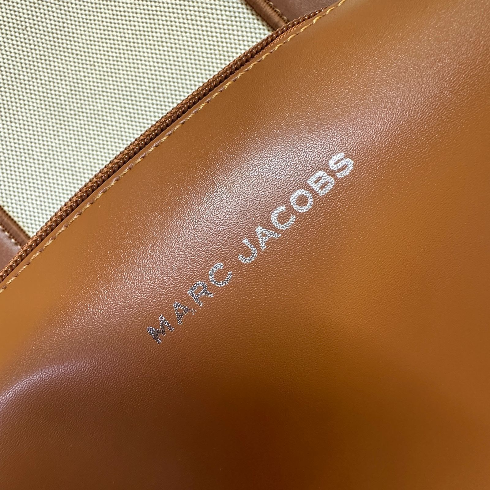 MARC JACOBS The Tote Bag — 44 cm | 2 Colors Without Box