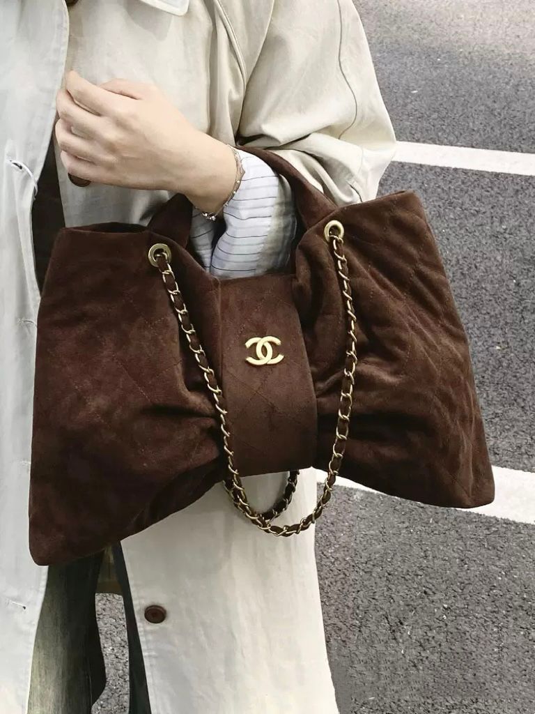 CHANEL Quilted Bow Bag — 45 cm | 3 Colors A+