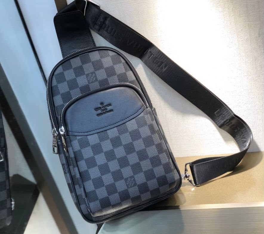 LOUIS VUITTON Crossbody Sling — 26 cm | Multiple Styles